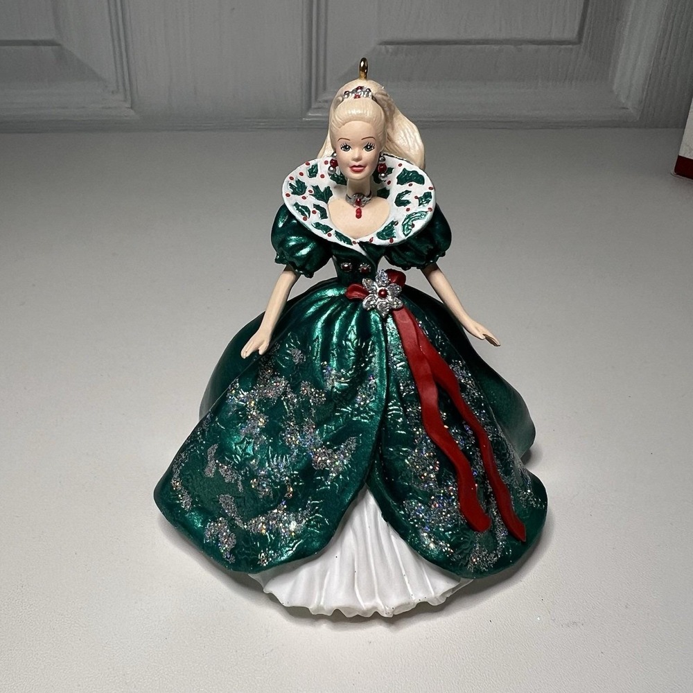 HALLMARK Keepsake Holiday BARBIE Christmas Ornament‎ 1995 Collectors Series